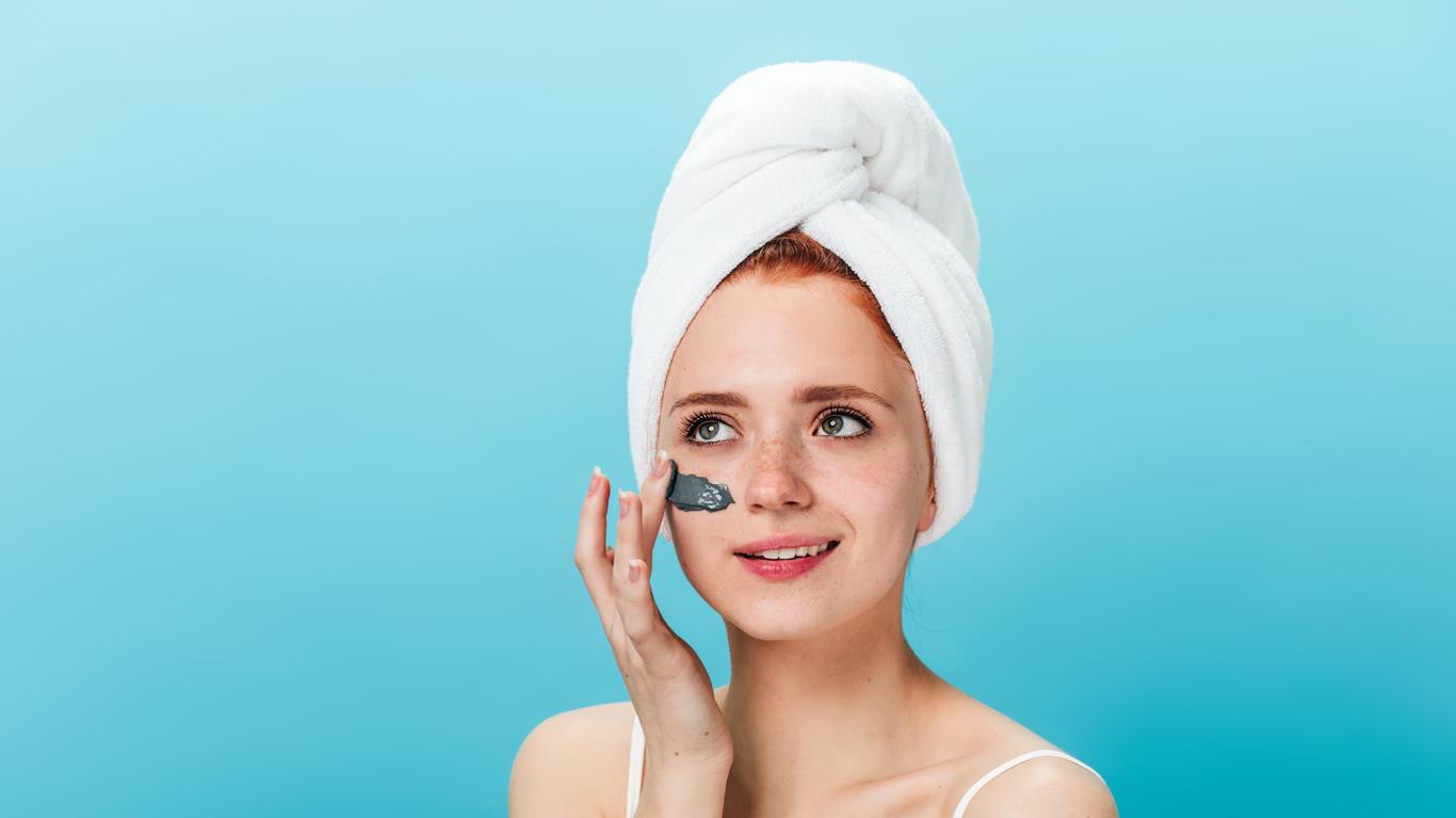 هل حقاً بشرتنا تحتاج إلى ترطيب أم أنها مجرد خدعة؟