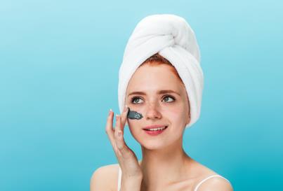 هل حقاً بشرتنا تحتاج إلى ترطيب أم أنها مجرد خدعة؟